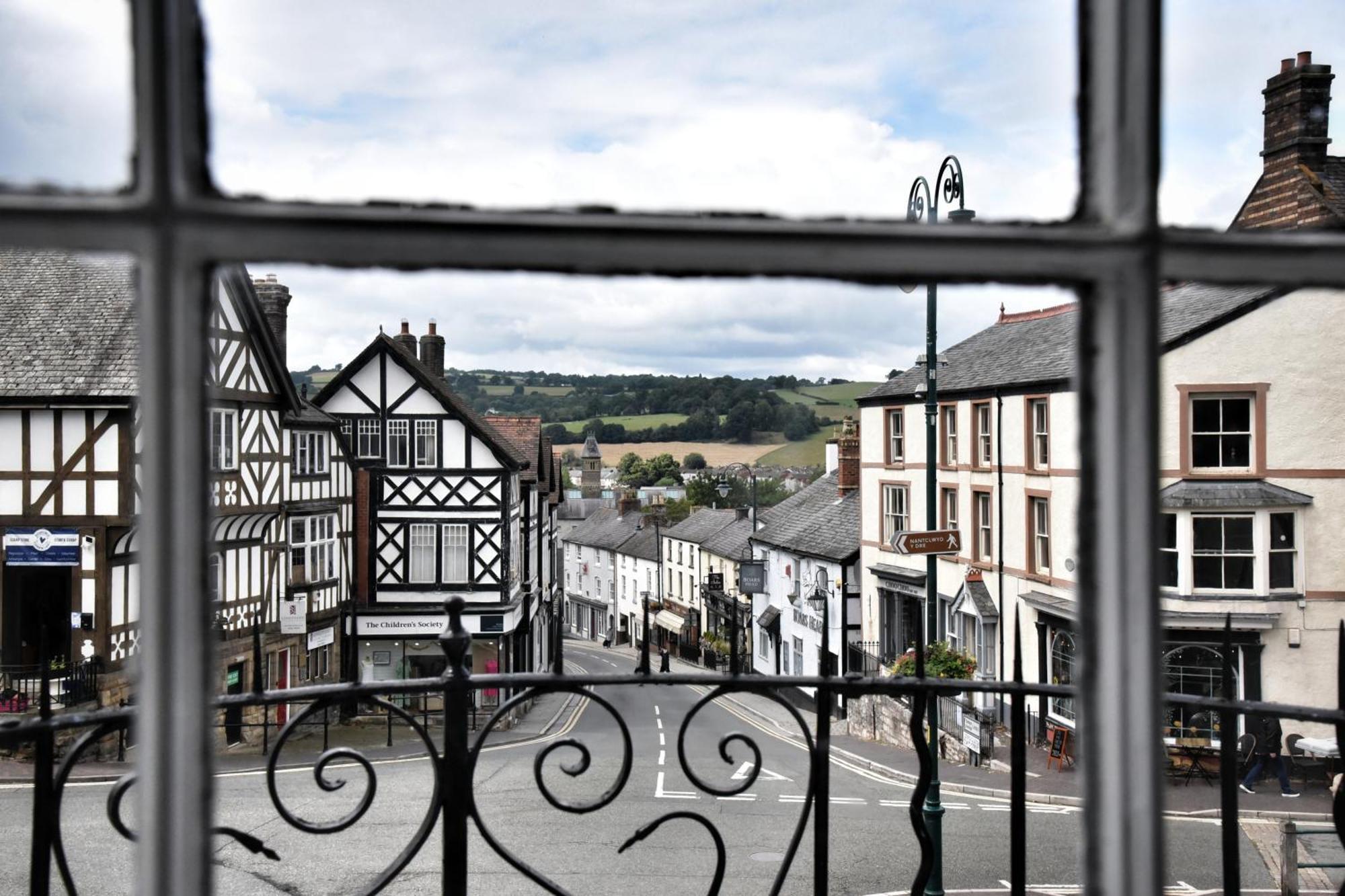 The Castle Hotel Wetherspoon Ruthin Extérieur photo