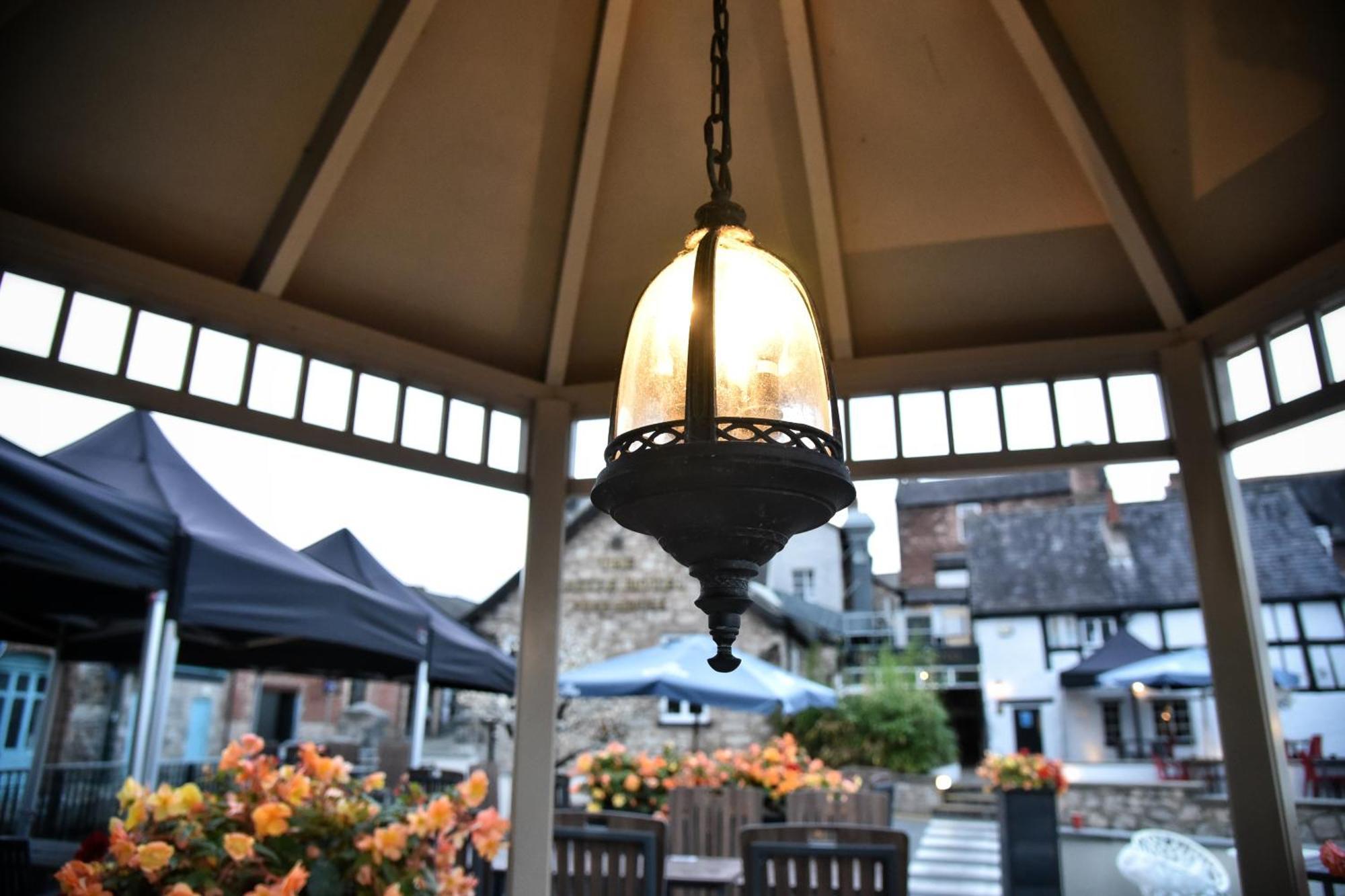 The Castle Hotel Wetherspoon Ruthin Extérieur photo