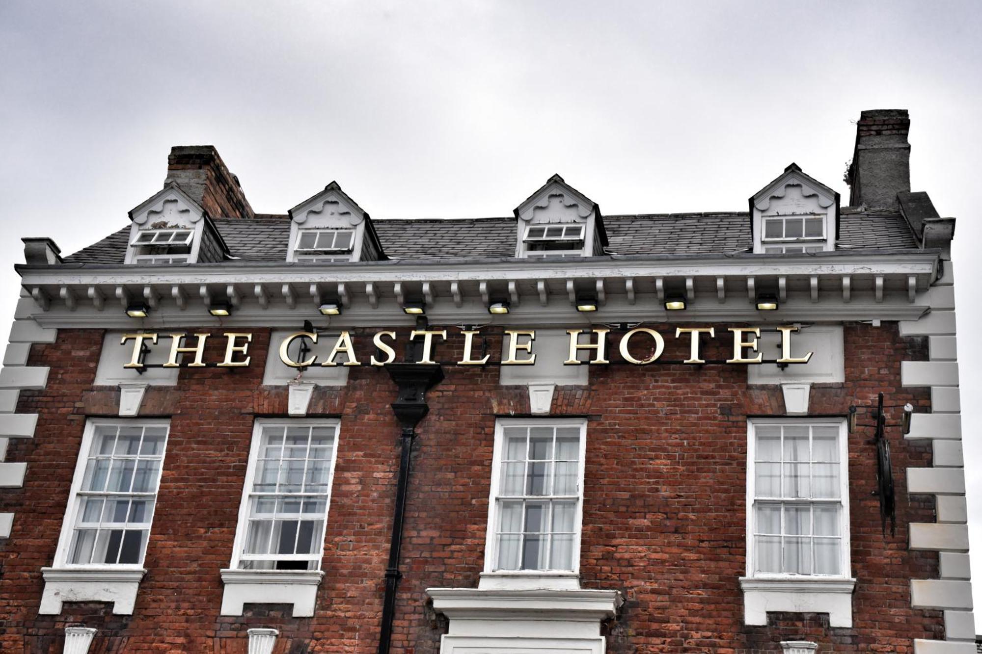 The Castle Hotel Wetherspoon Ruthin Extérieur photo