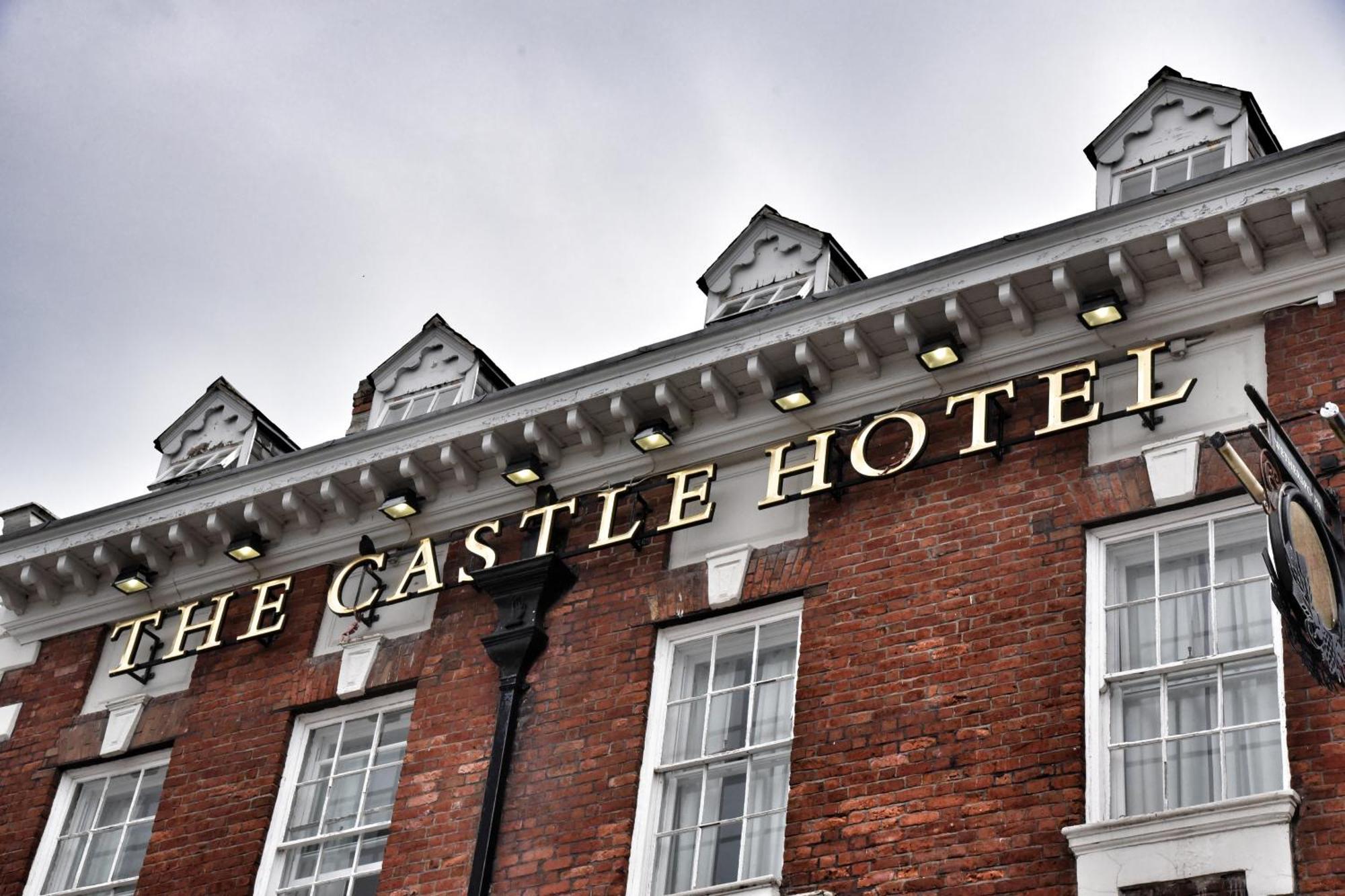 The Castle Hotel Wetherspoon Ruthin Extérieur photo