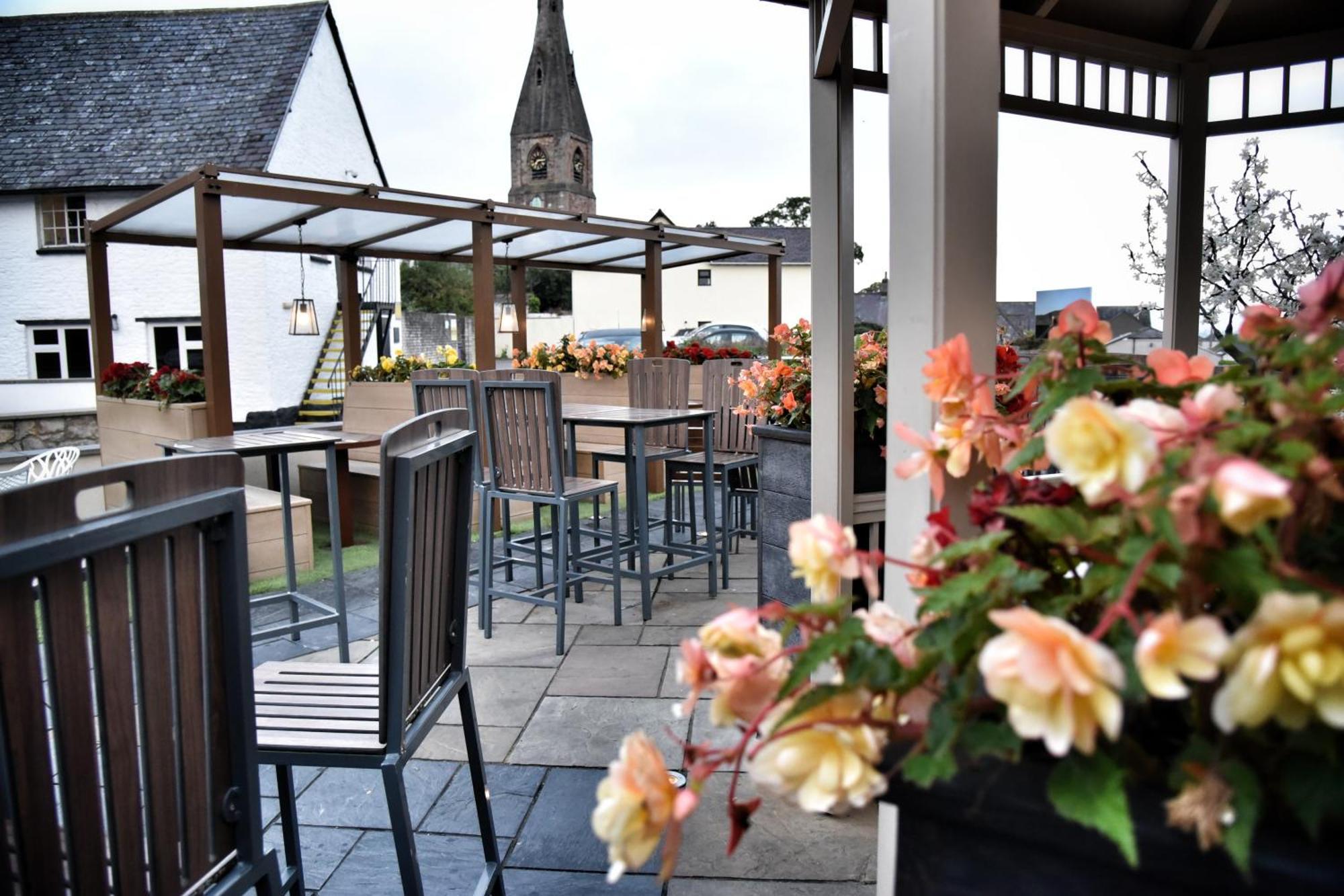 The Castle Hotel Wetherspoon Ruthin Extérieur photo