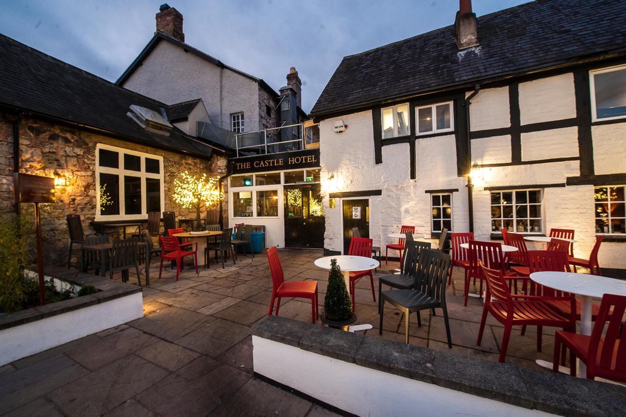 The Castle Hotel Wetherspoon Ruthin Extérieur photo