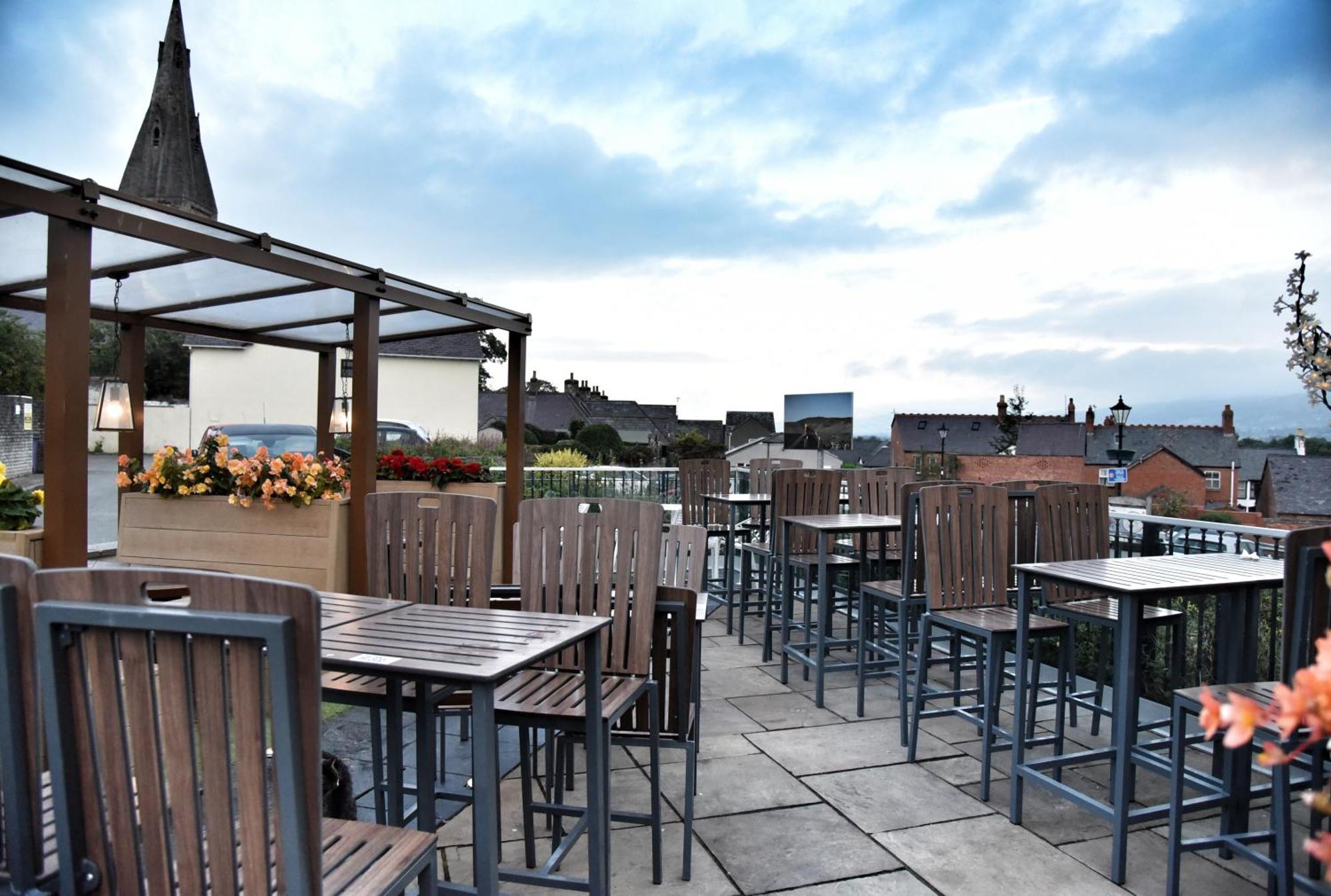 The Castle Hotel Wetherspoon Ruthin Extérieur photo