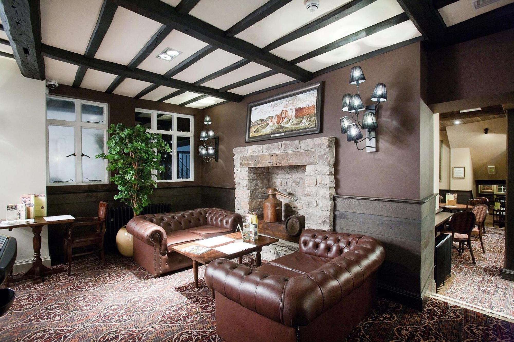 The Castle Hotel Wetherspoon Ruthin Extérieur photo