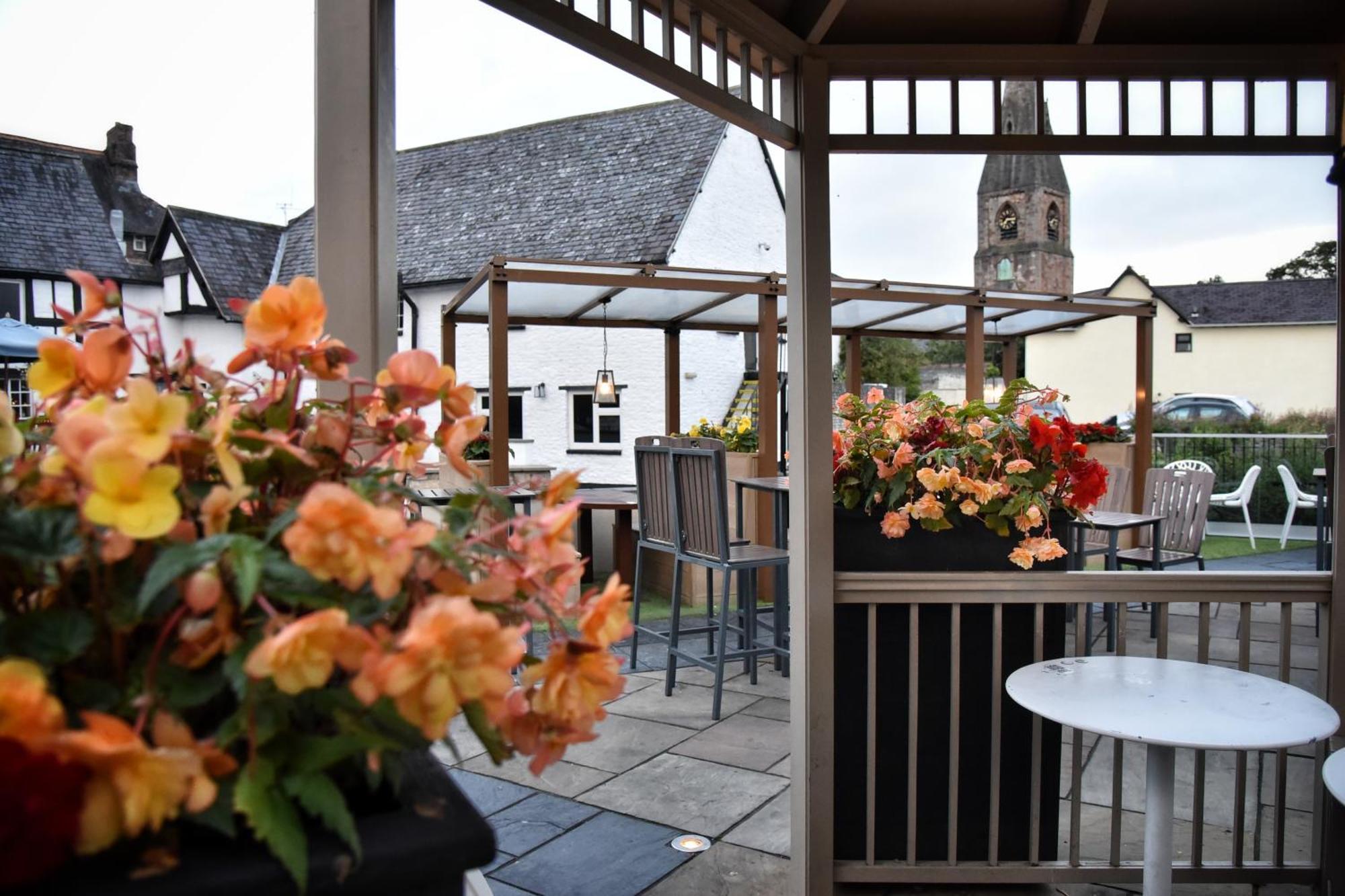 The Castle Hotel Wetherspoon Ruthin Extérieur photo