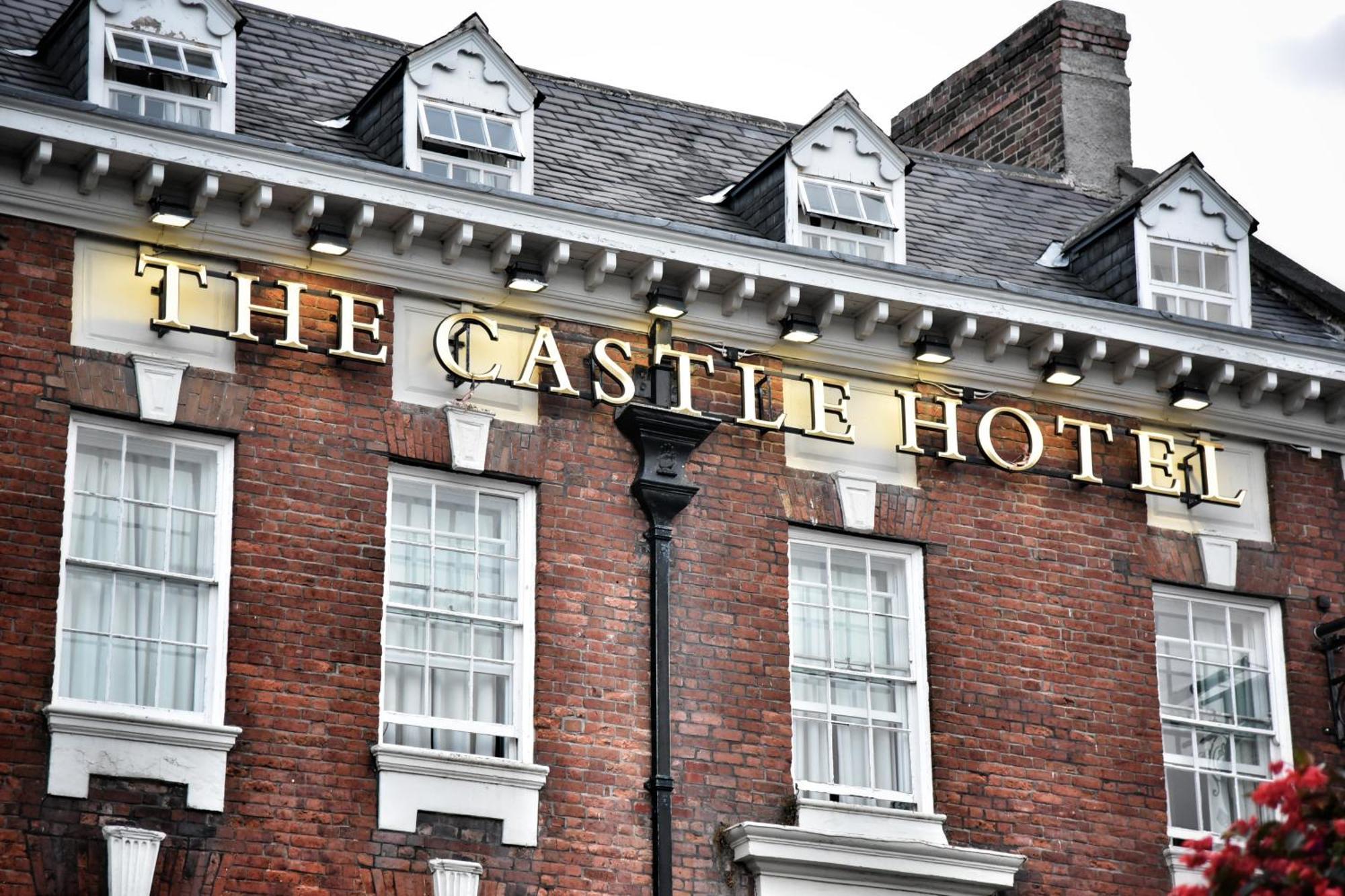 The Castle Hotel Wetherspoon Ruthin Extérieur photo