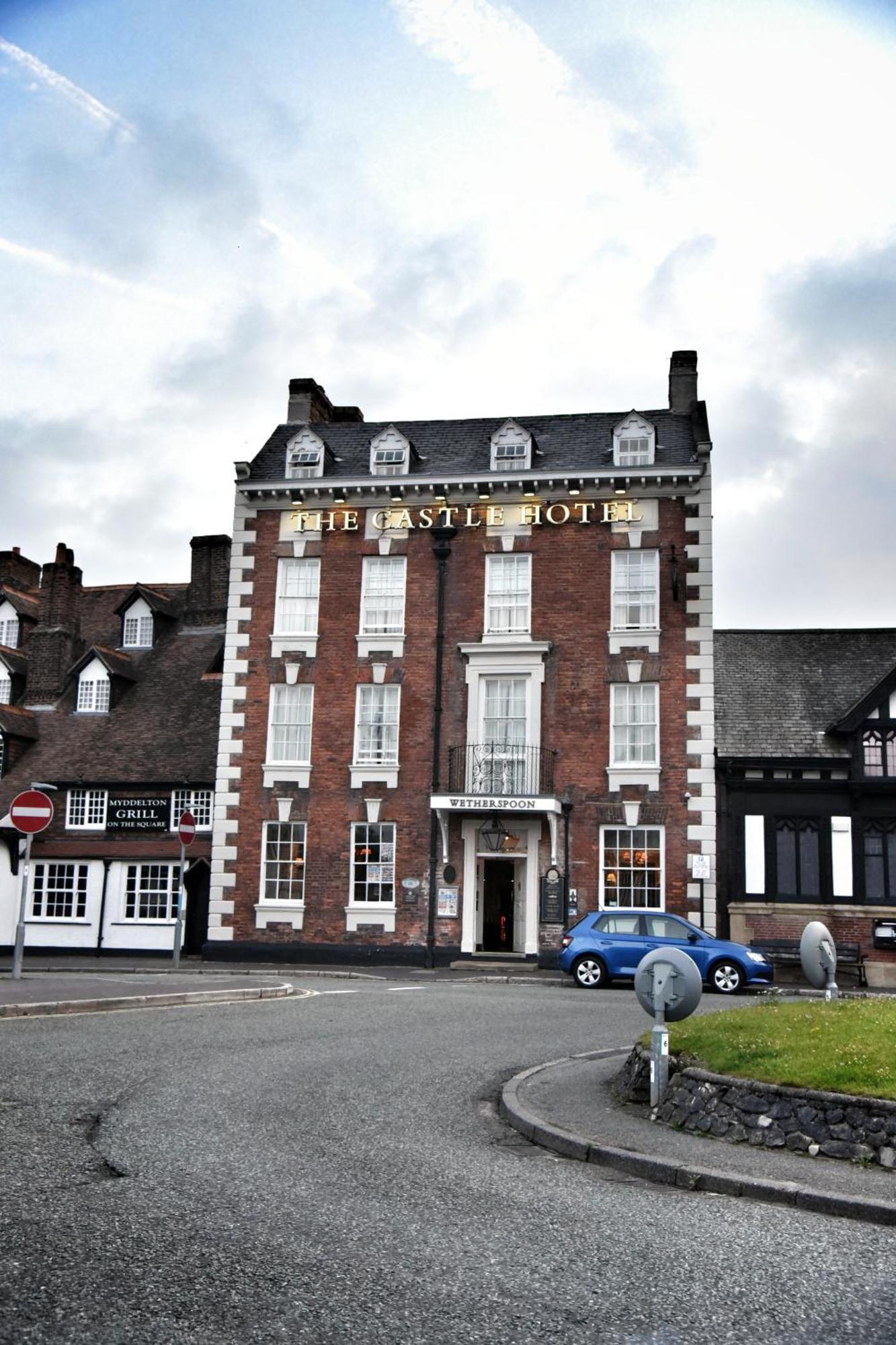 The Castle Hotel Wetherspoon Ruthin Extérieur photo