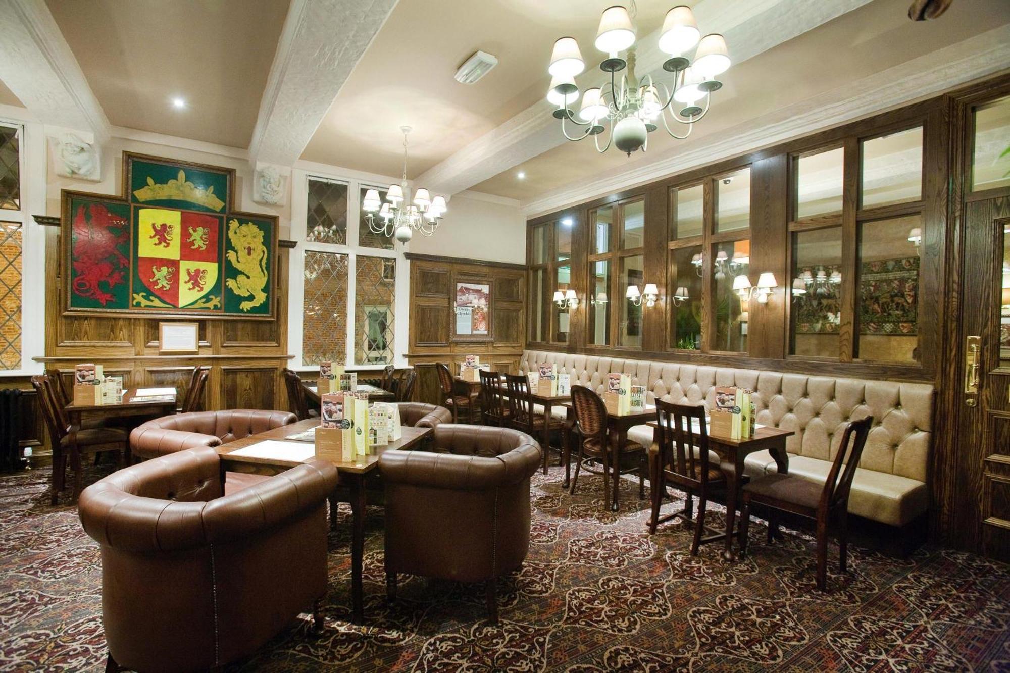 The Castle Hotel Wetherspoon Ruthin Extérieur photo