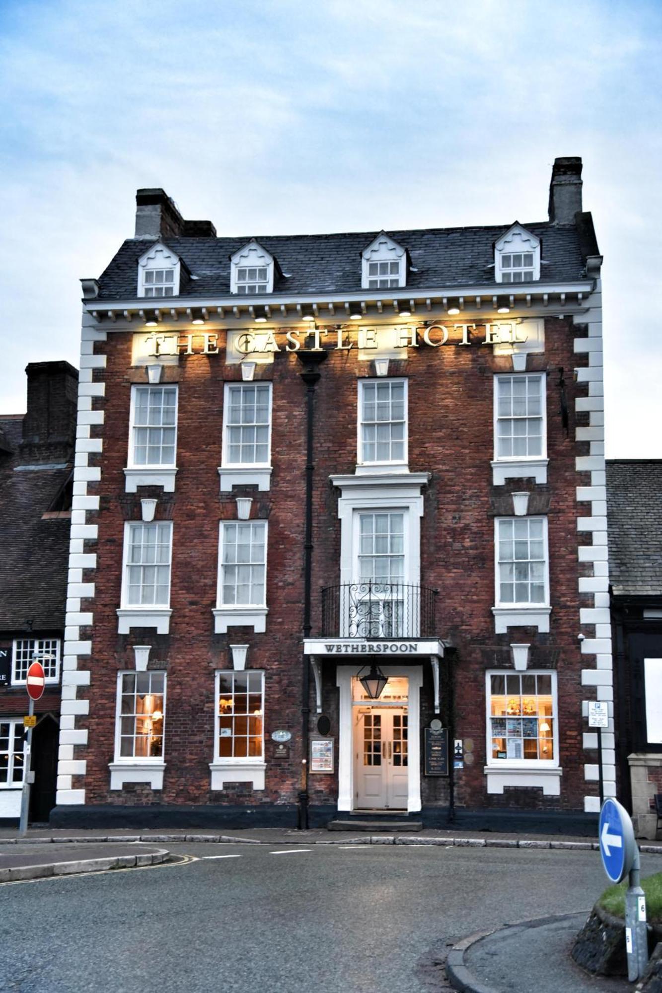 The Castle Hotel Wetherspoon Ruthin Extérieur photo