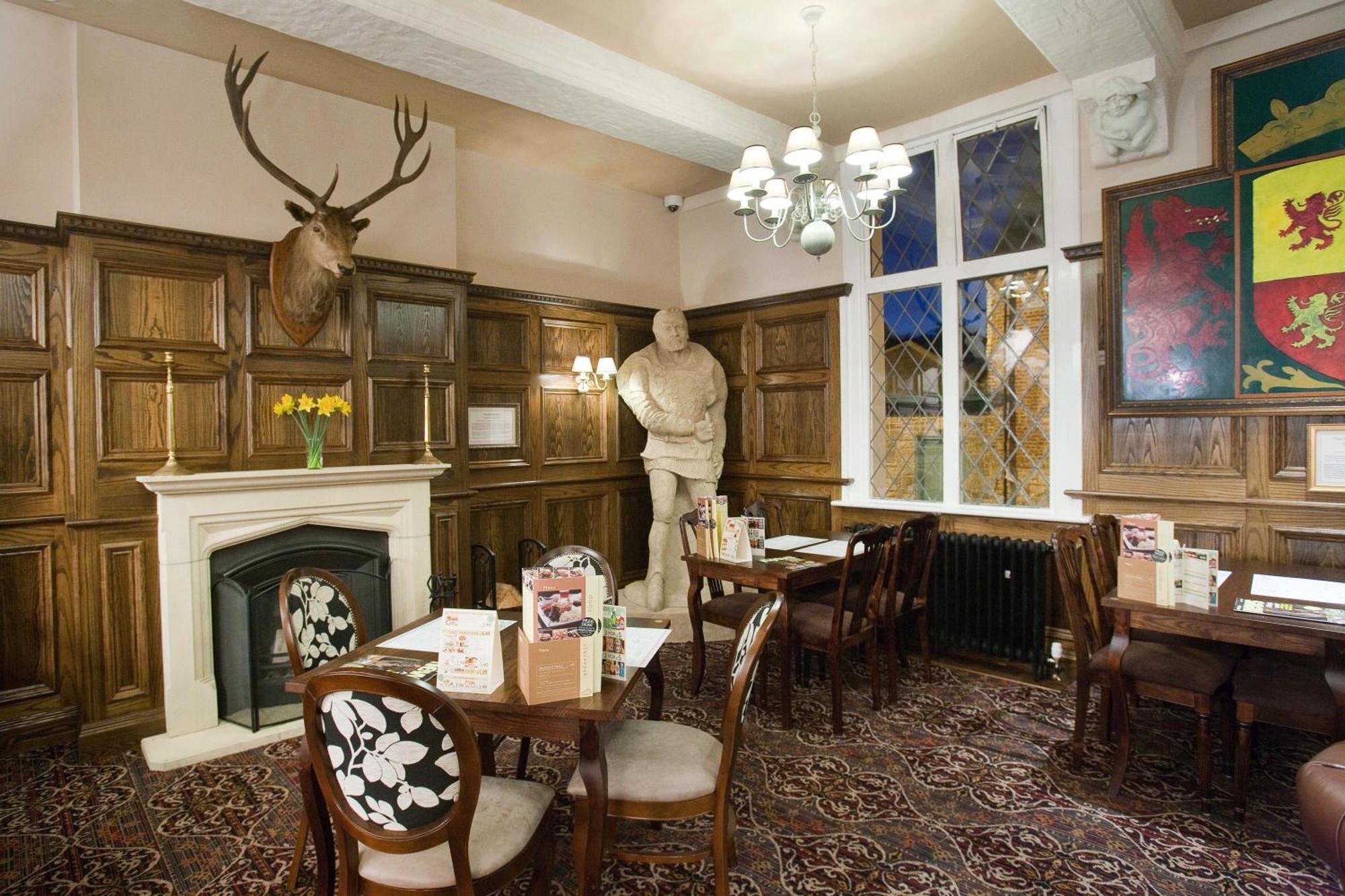 The Castle Hotel Wetherspoon Ruthin Extérieur photo