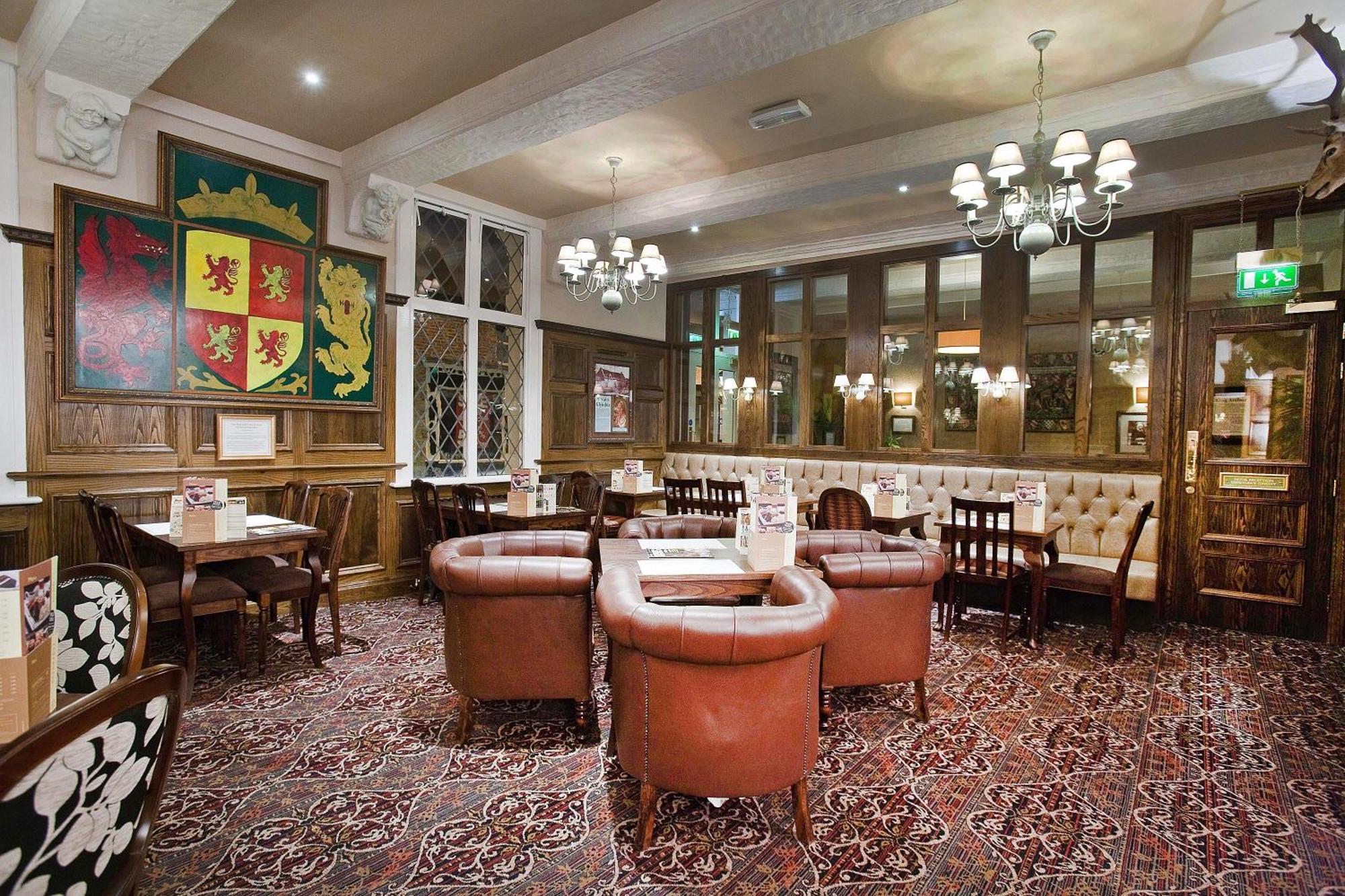 The Castle Hotel Wetherspoon Ruthin Extérieur photo