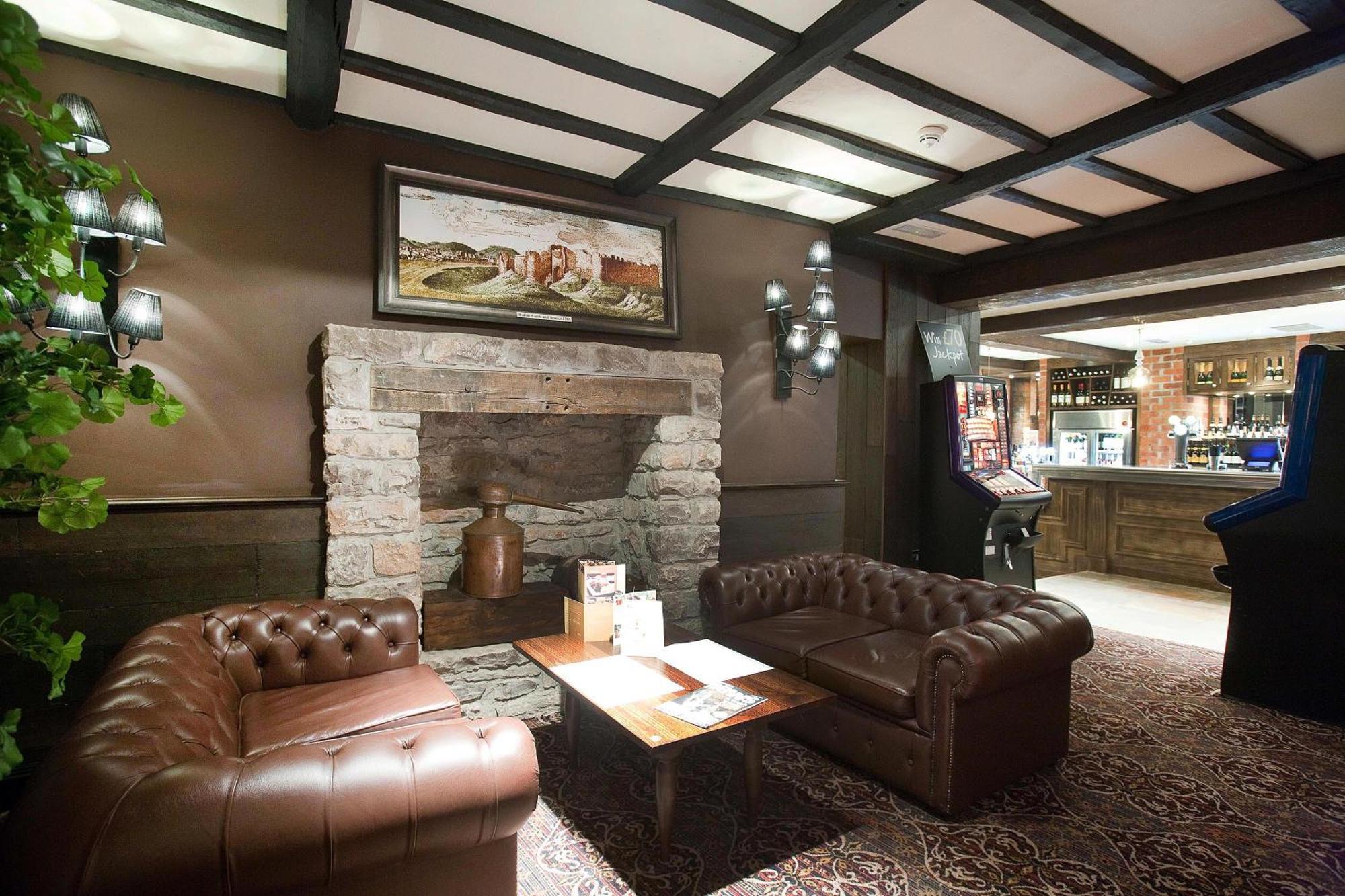 The Castle Hotel Wetherspoon Ruthin Extérieur photo