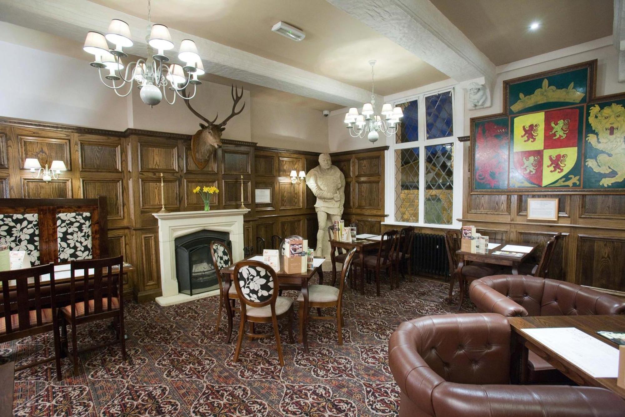 The Castle Hotel Wetherspoon Ruthin Extérieur photo