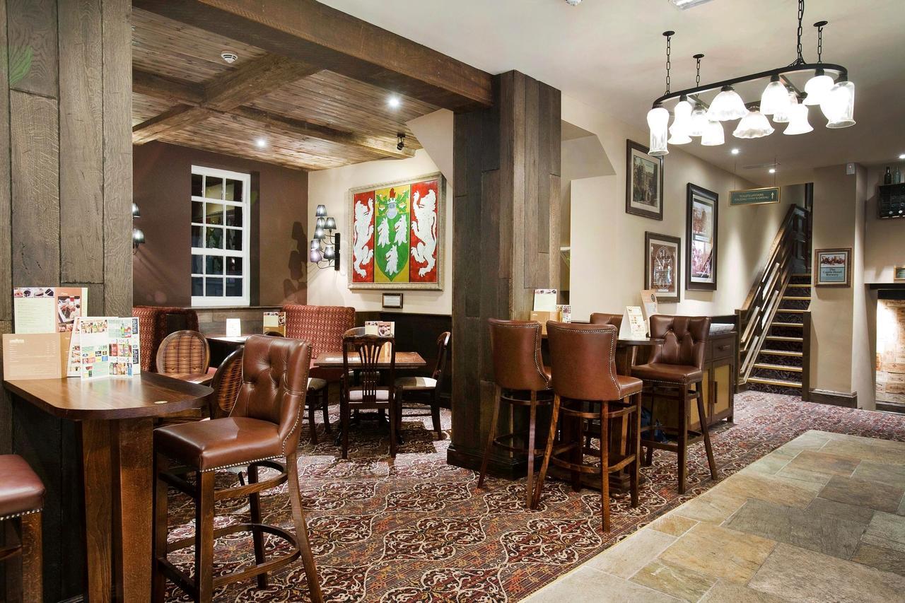 The Castle Hotel Wetherspoon Ruthin Extérieur photo